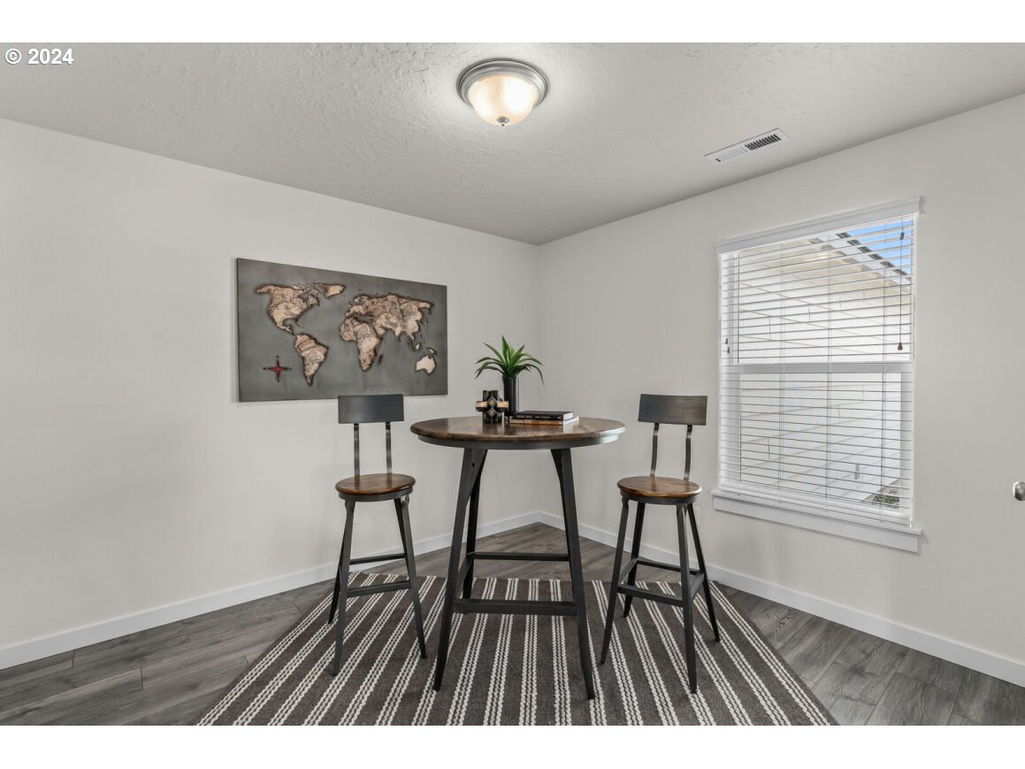 5016 Holly Springfield, OR 97478 - Photo 8 of 14