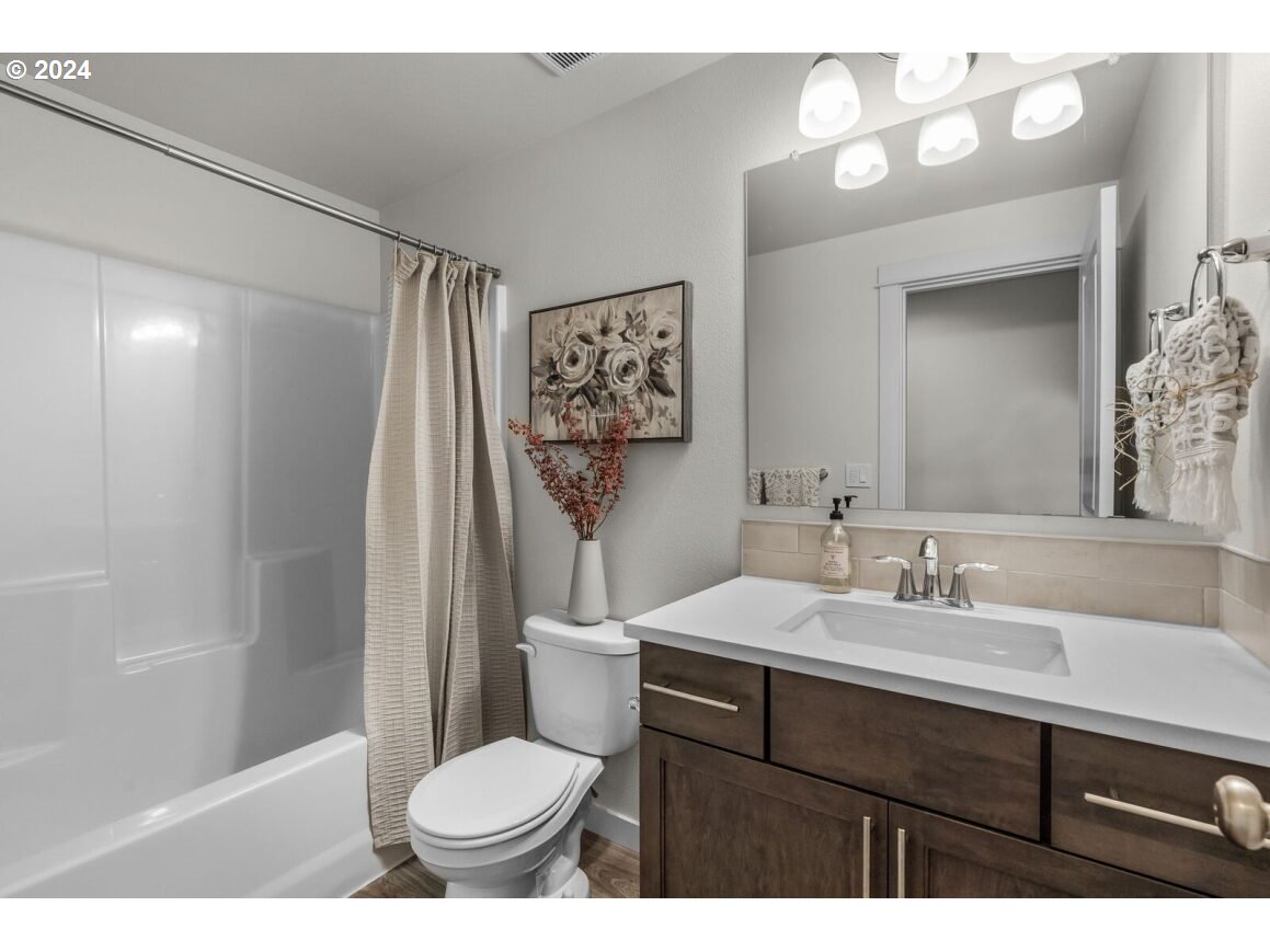 5016 Holly Springfield, OR 97478 - Photo 10 of 14