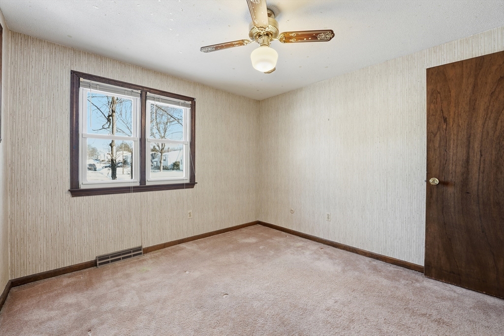 86 Wildwood Avenue Springfield, MA 01118 - Photo 22 of 38