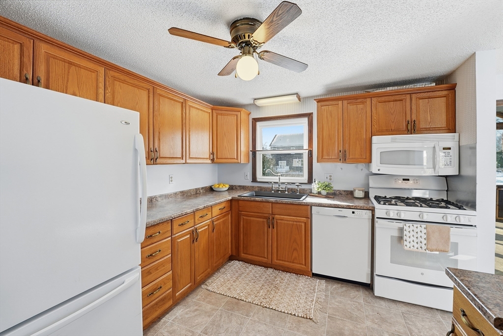 86 Wildwood Avenue Springfield, MA 01118 - Photo 7 of 38