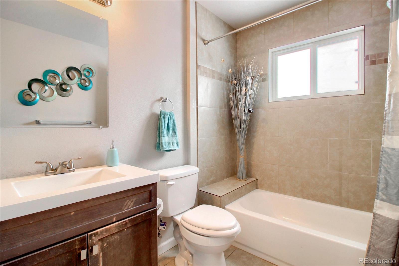 7545 Turner Drive Denver, CO 80221 - Photo 22 of 38 a bathroom with a sink a toilet and a bathtub