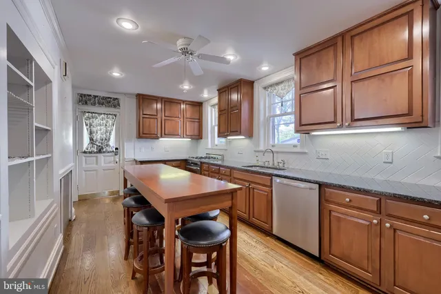 $464,900 | 146 East Springettsbury Avenue, York, PA 17403