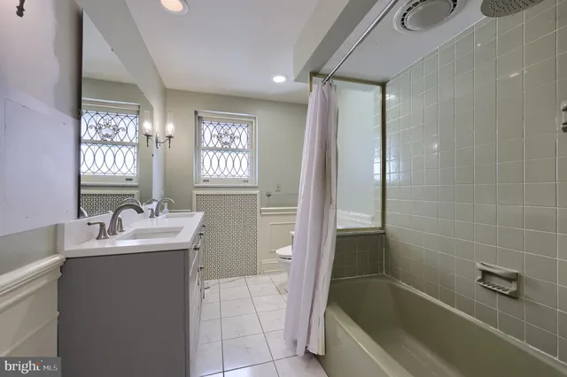 $464,900 | 146 East Springettsbury Avenue, York, PA 17403