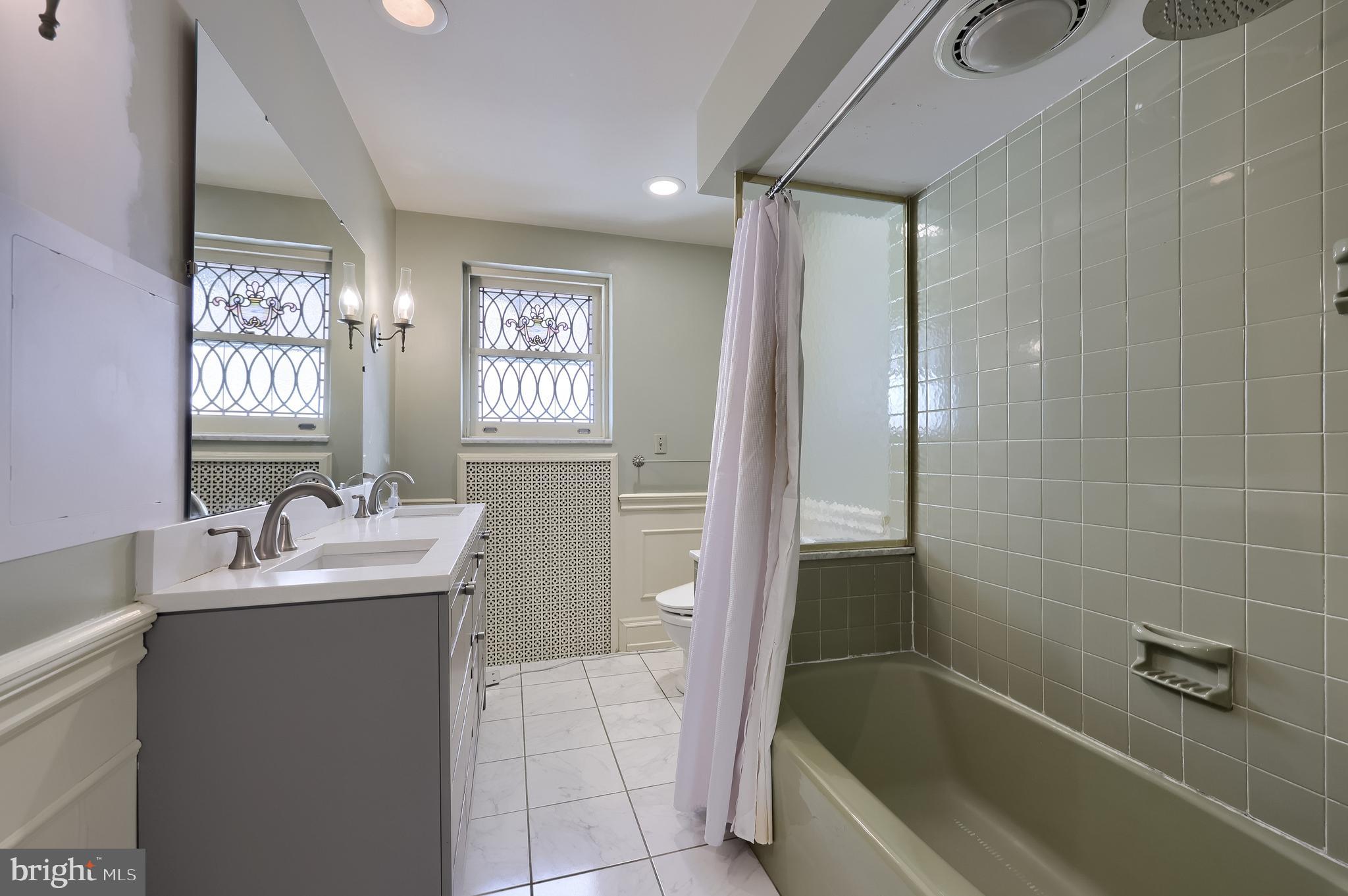 146 East Springettsbury Avenue York, PA 17403 - Photo 29 of 47 a bathroom with a bathtub sink and mirror