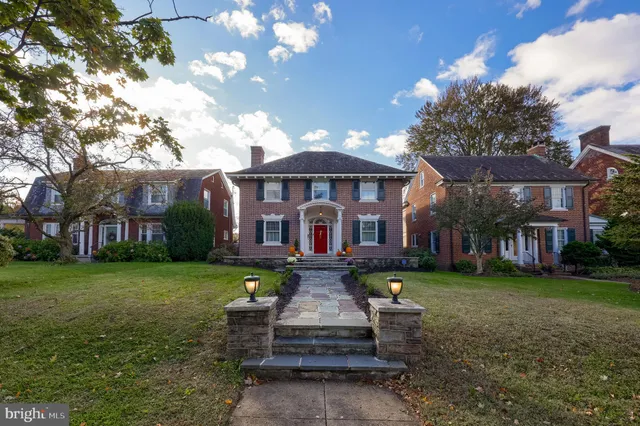 $464,900 | 146 East Springettsbury Avenue, York, PA 17403