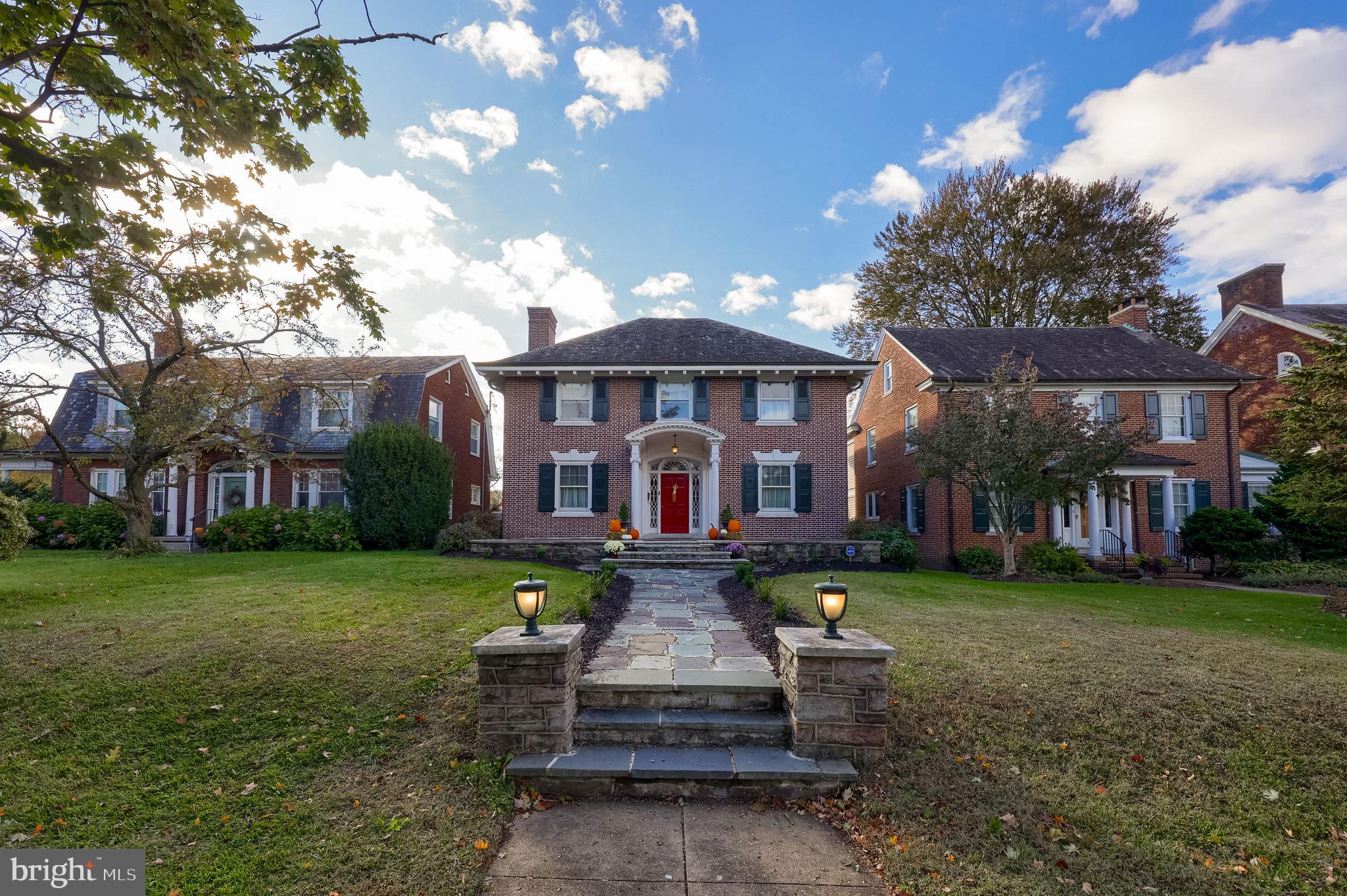 146 East Springettsbury Avenue York, PA 17403 - Photo 38 of 47 a front view of a house with garden