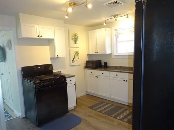 $2,350 | 83 Shore Avenue, Unit 83, Wareham, MA 02571