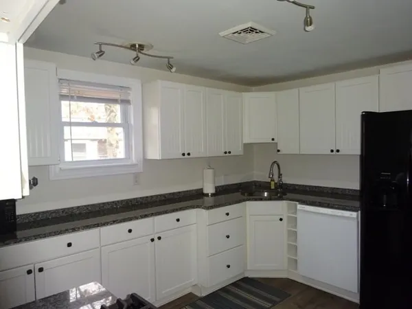 $2,350 | 83 Shore Avenue, Unit 83, Wareham, MA 02571