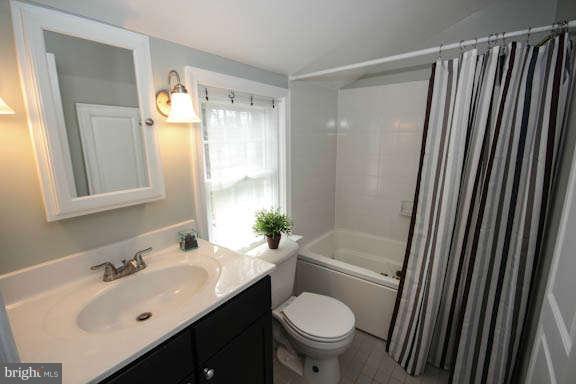 404 Whitestone Road Silver Spring, MD 20901 - Photo 18 of 30 Upper Level Full Bath