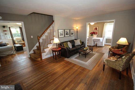404 Whitestone Road Silver Spring, MD 20901 - Photo 3 of 30 Living Room