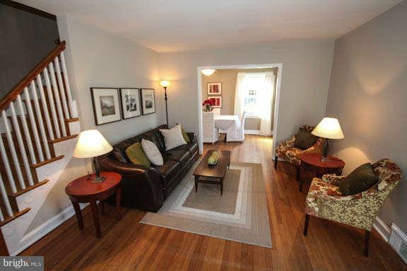 404 Whitestone Road Silver Spring, MD 20901 - Photo 4 of 30 Living Room
