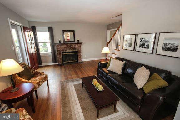 404 Whitestone Road Silver Spring, MD 20901 - Photo 5 of 30 Living Room
