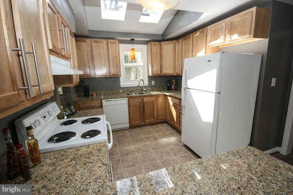 404 Whitestone Road Silver Spring, MD 20901 - Photo 10 of 30 Kitchen