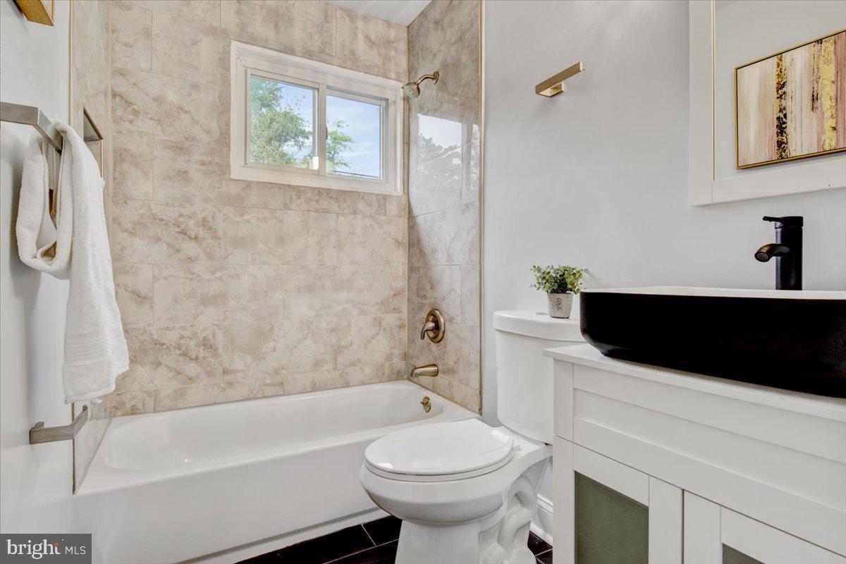 2419 Valley Way Landover, MD 20785 - Photo 3 of 10