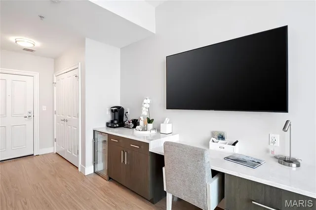 $635,000 | 4909 Laclede Avenue, Unit 1404, St. Louis, MO 63108