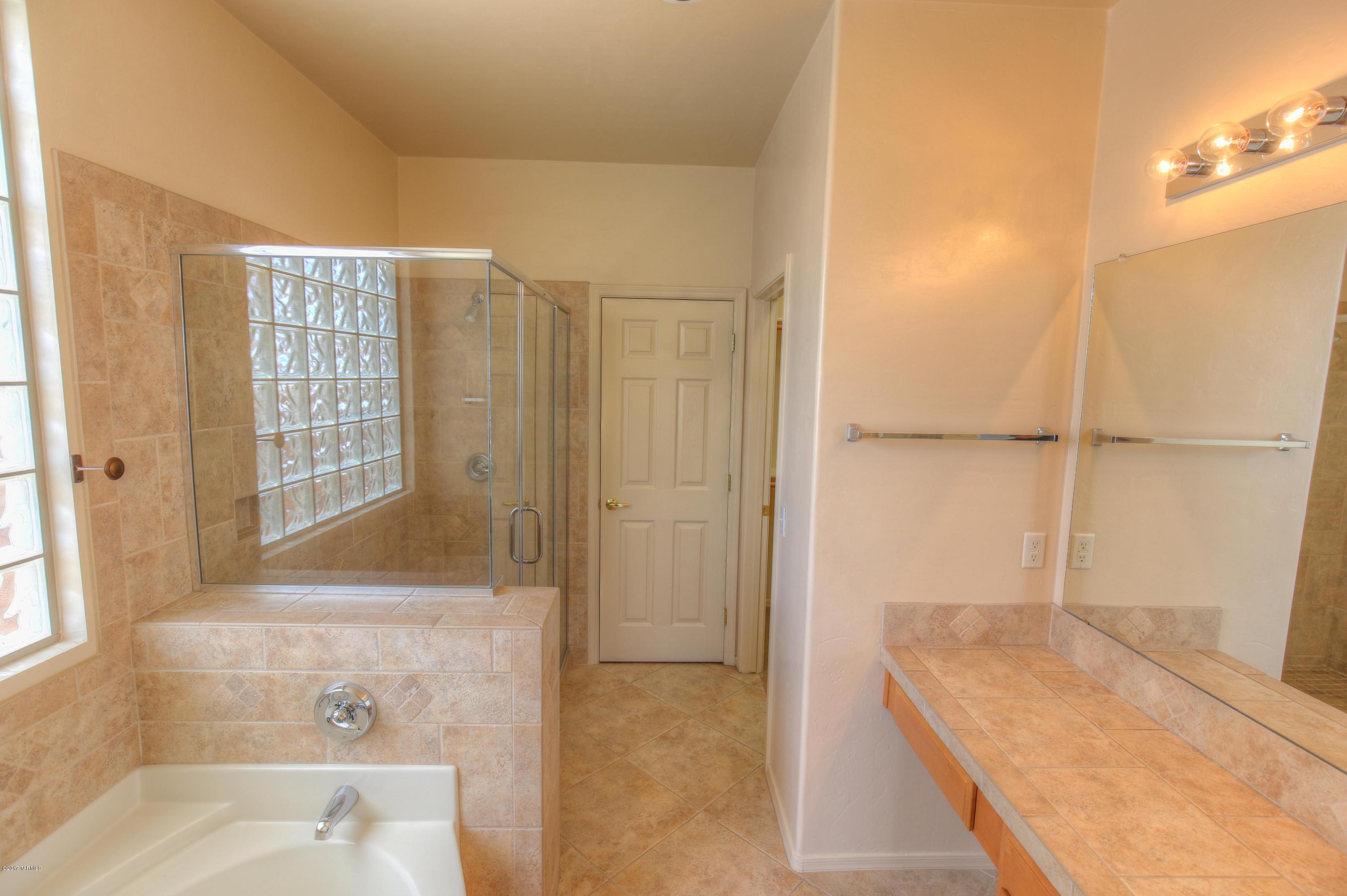 10457 East Rita Ranch Crossing Circle Tucson, AZ 85747 - Photo 13 of 34