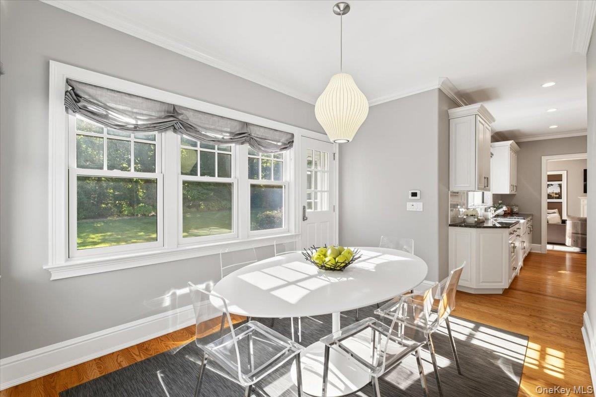 96 Brookby Road Scarsdale, NY 10583 - Photo 11 of 45 Dining nook