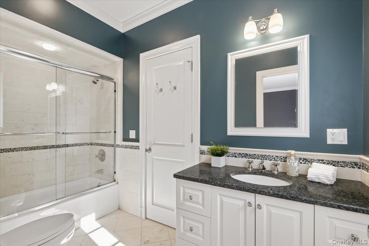 96 Brookby Road Scarsdale, NY 10583 - Photo 26 of 45 En-suite bathroom