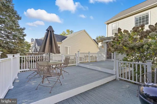 a view of a house with backyard and porch