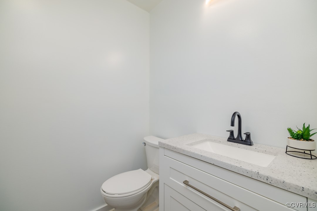 118 Brunswick Road Emporia, VA 23847 - Photo 20 of 41 Hall with tub/shower