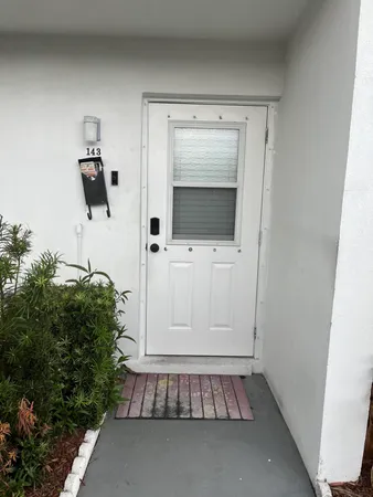 $2,000 | 143 West Court, Royal Palm Beach, FL 33411