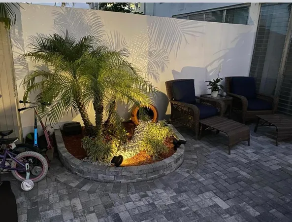 $2,000 | 143 West Court, Royal Palm Beach, FL 33411