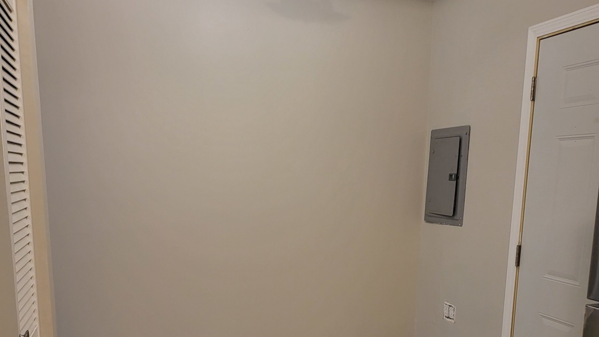 110 Walden Road Joliet, IL 60433 - Photo 20 of 20 close up of a white marble wall