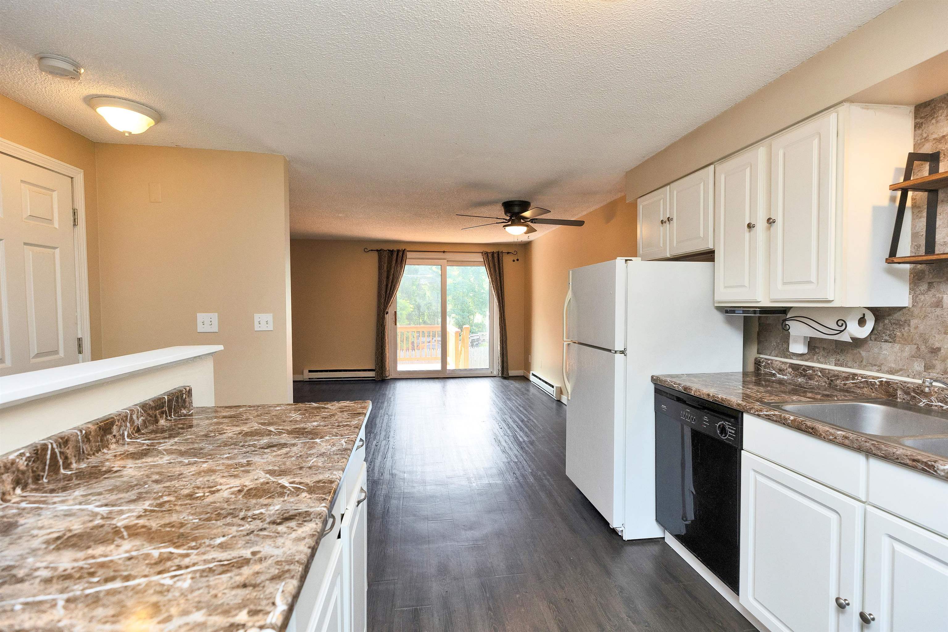 901 Mammoth Road, Unit 9 Manchester, NH 03104 - Photo 6 of 31