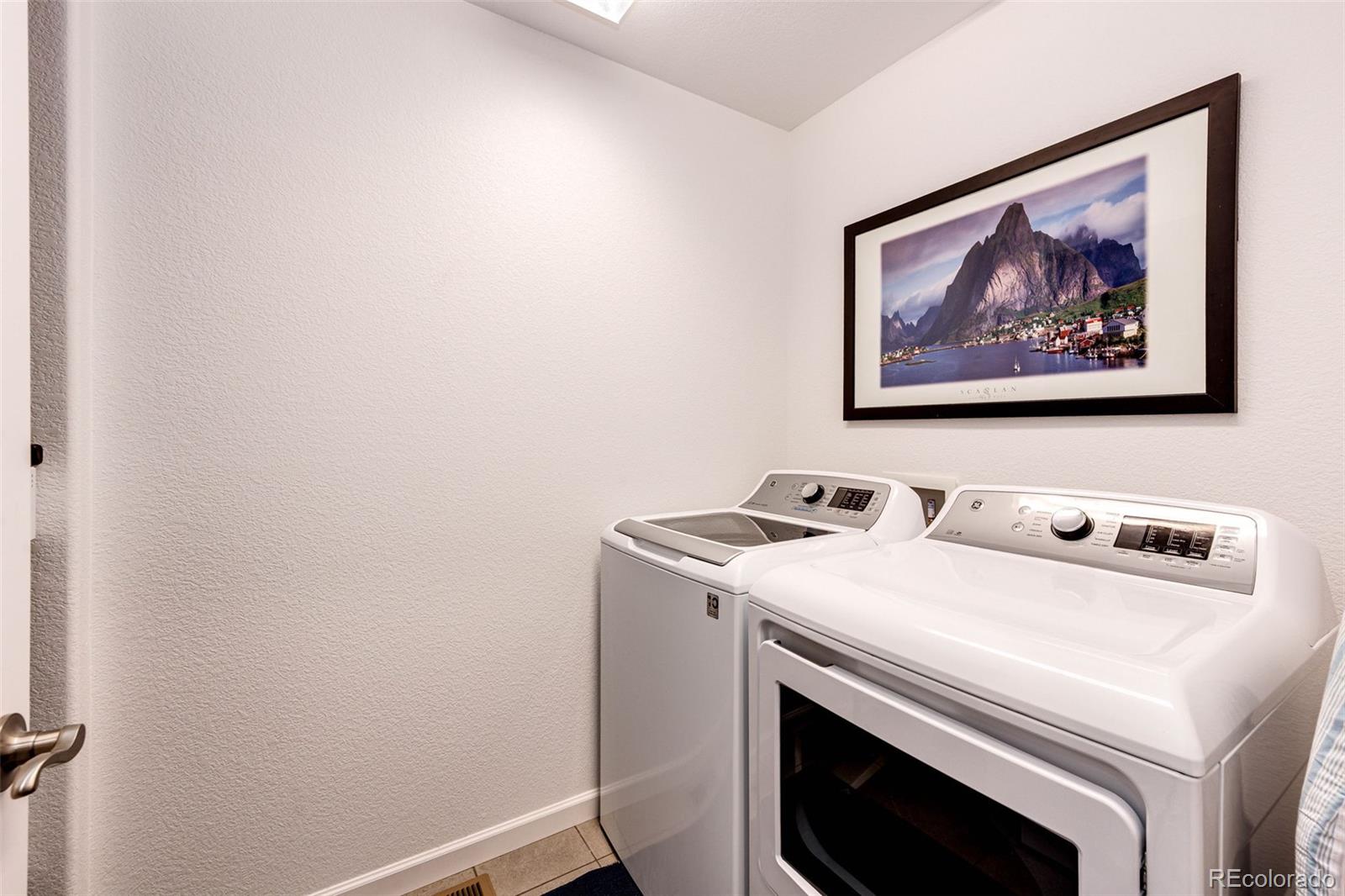 1532 Castle Creek Circle Castle Rock, CO 80104 - Photo 27 of 39 a utility room with dryer and washer