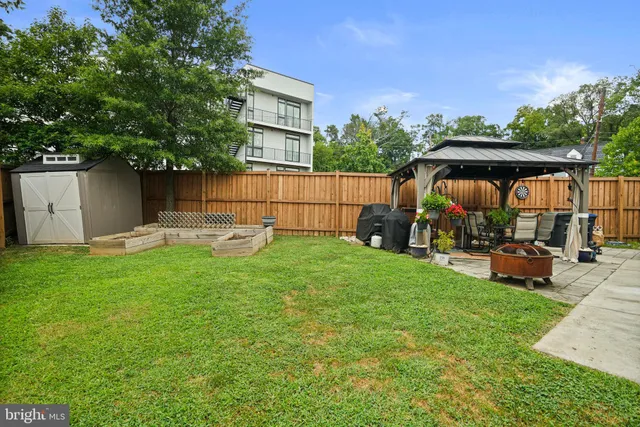 a view of a backyard with sitting area and furniture