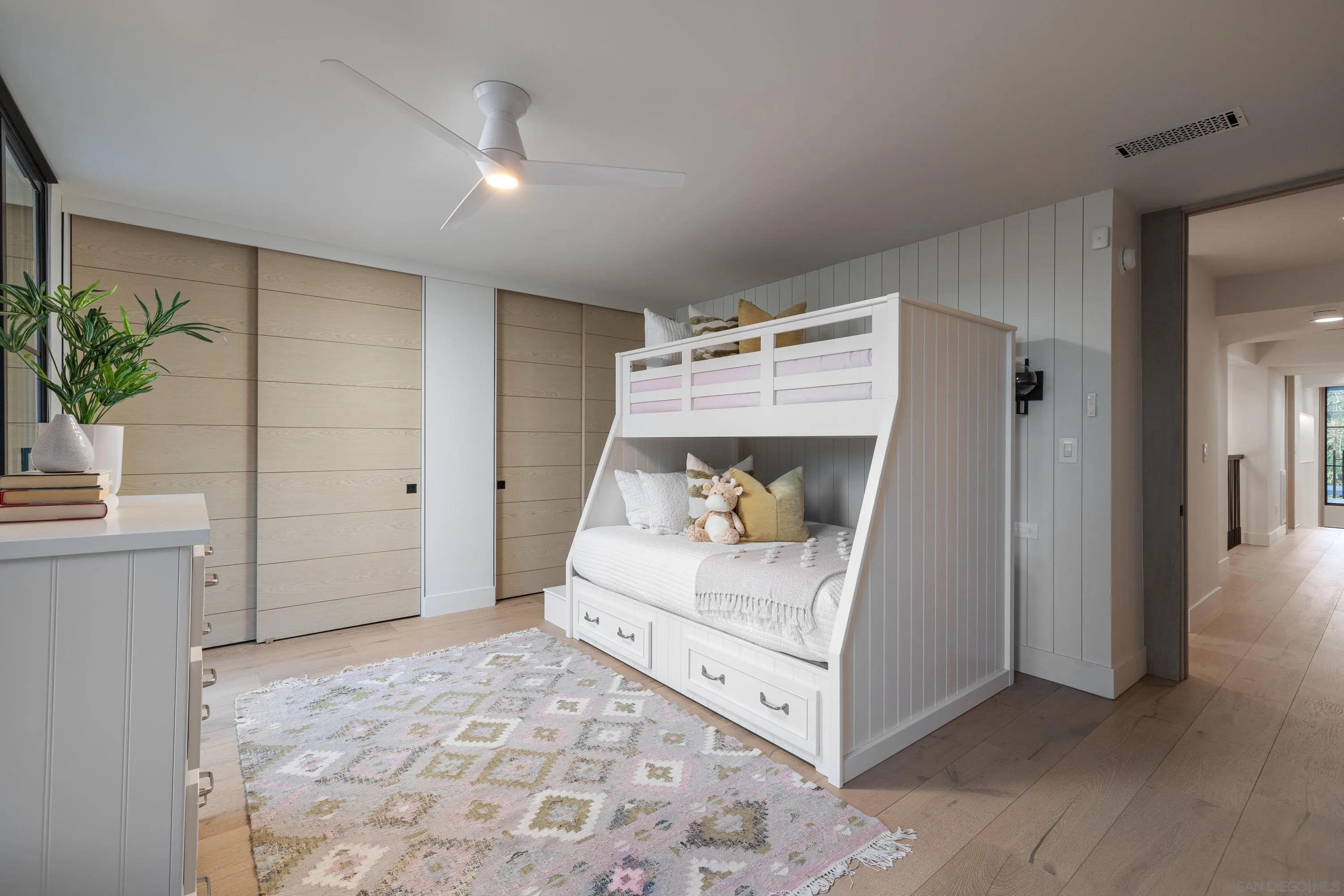 4954 Sun Valley Road Del Mar, CA 92014 - Photo 20 of 31 a room that has a bed and a potted plant in it