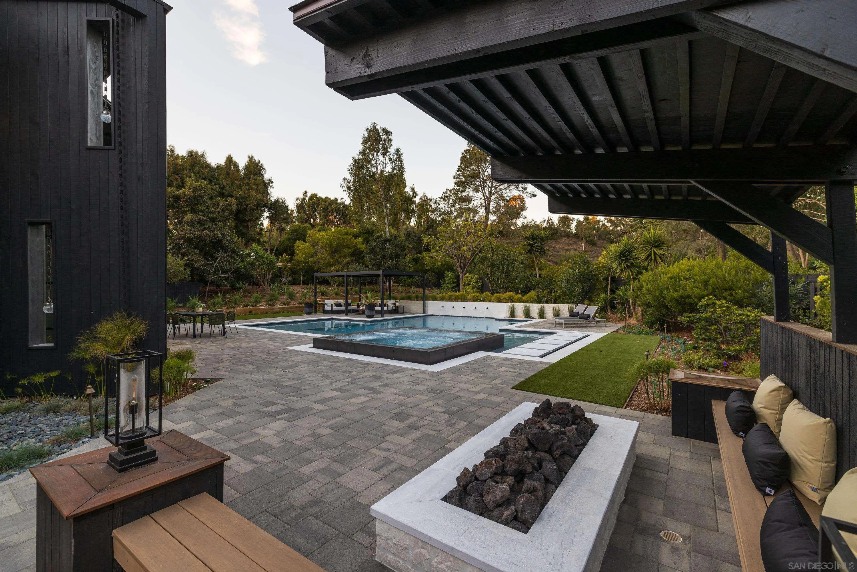 4954 Sun Valley Road Del Mar, CA 92014 - Photo 26 of 31 a view of a backyard with sitting area