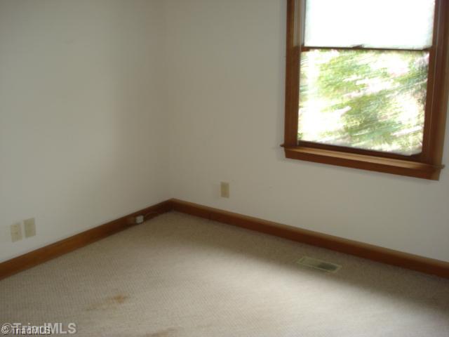 5773 Drake Road Greensboro, NC 27406 - Photo 8 of 10 3rd Bedroom.