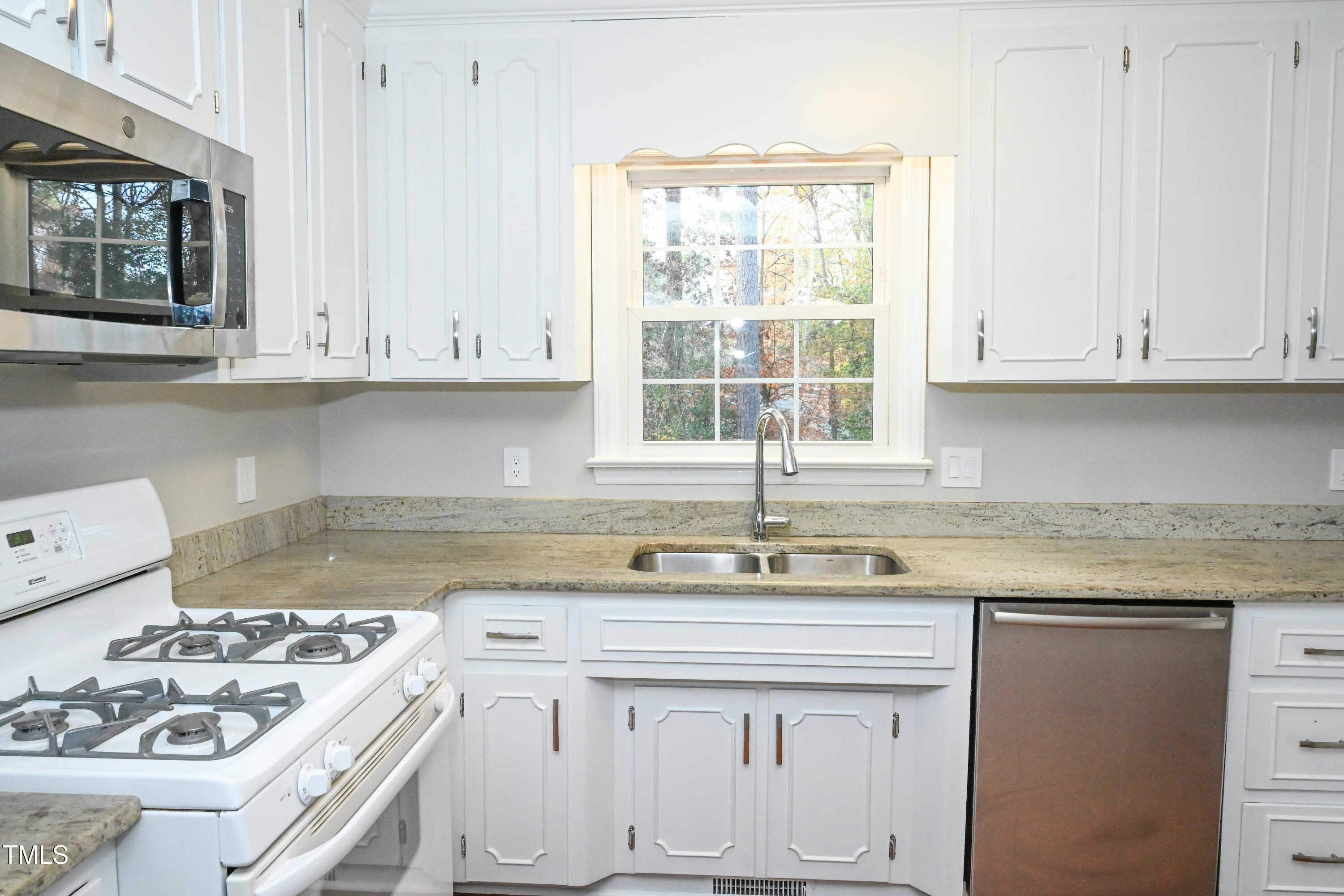 5012 Knaresborough Road Raleigh, NC 27612 - Photo 7 of 35 Kitchen sink