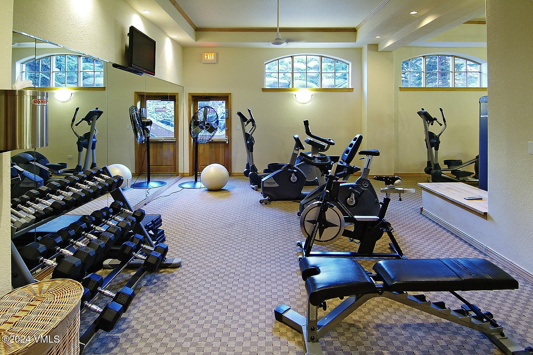 210 Offerson Road, Unit R115 WEEK 49 Beaver Creek, CO 81620 - Photo 24 of 30 a room with lots of chairs and mirrors