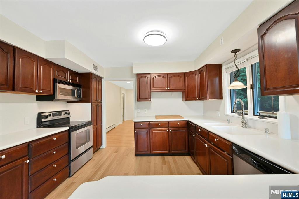 26 Alpine Drive Wayne, NJ 07470 - Photo 12 of 45