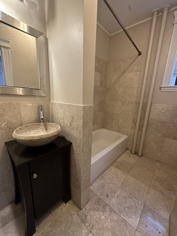 31 Queensberry Street, Unit 6 Boston, MA 02215 - Photo 4 of 5