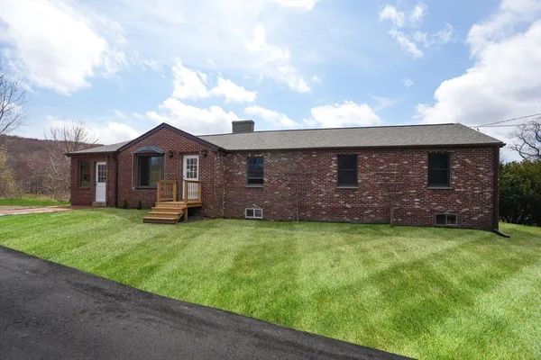 $575,000 | 1477 Dunhamtown Brimfield Road, Brimfield, MA 01010