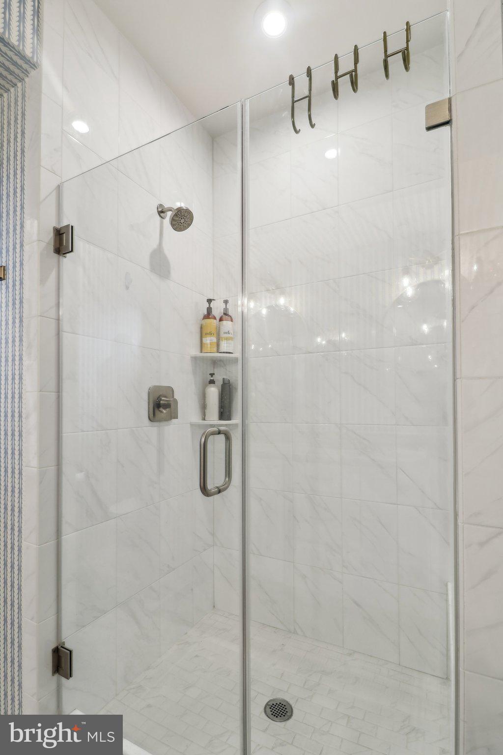 2256 South Glebe Road Arlington, VA 22206 - Photo 33 of 53 a bathroom with a shower