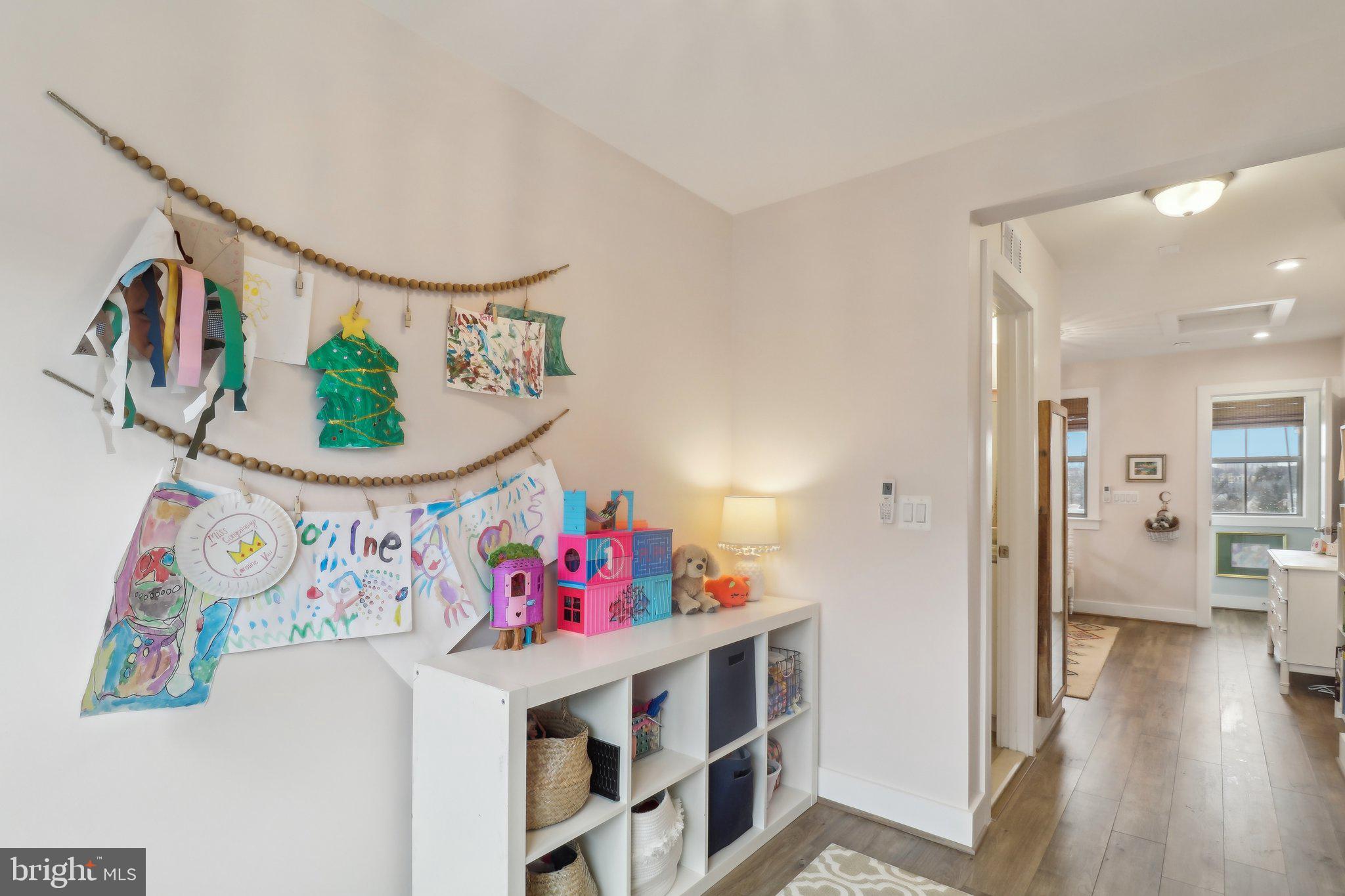 2256 South Glebe Road Arlington, VA 22206 - Photo 44 of 53 a view of an entryway with wooden floor