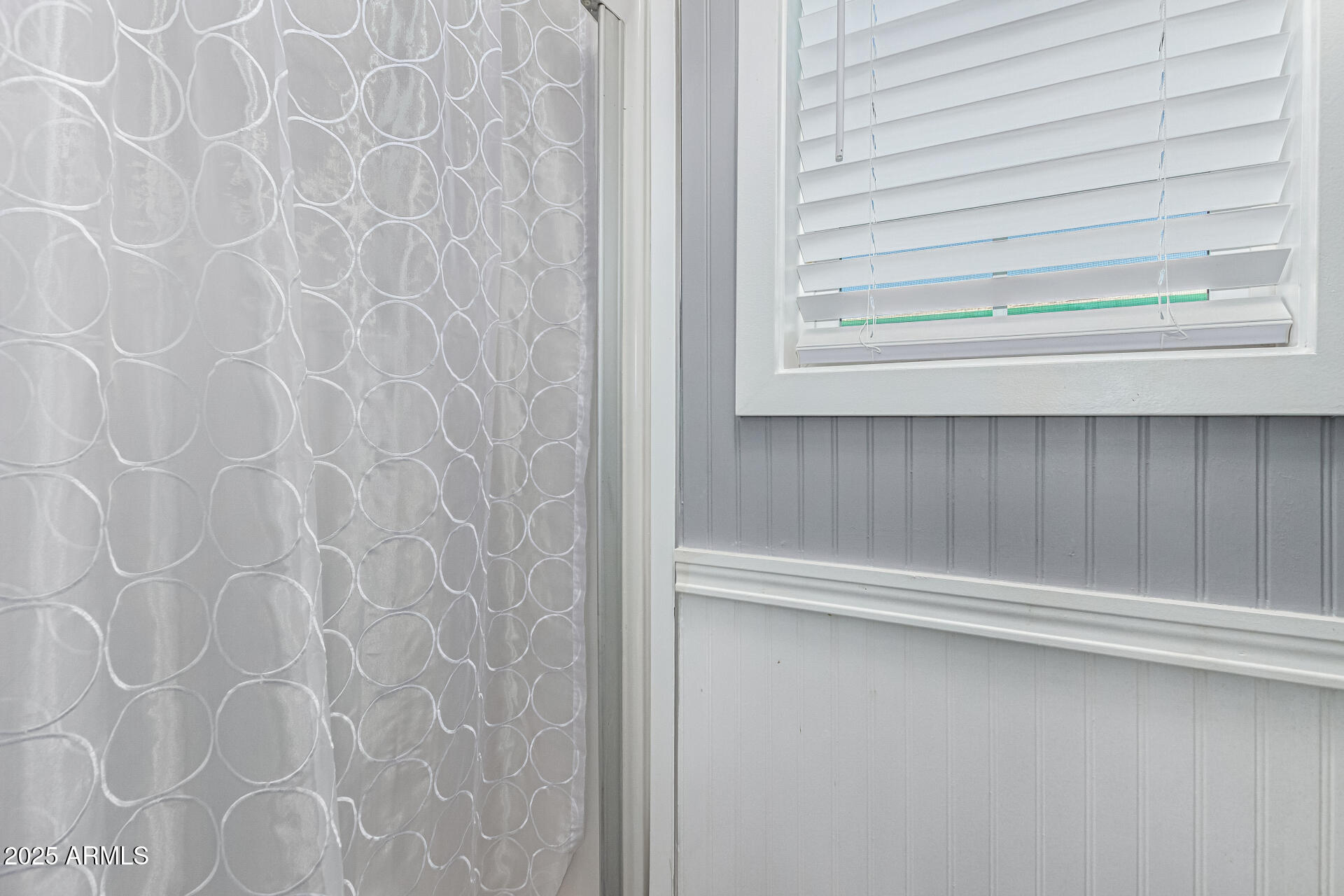 15606 South Gilbert Road, Unit 109 Chandler, AZ 85225 - Photo 19 of 49 a close up view of a window