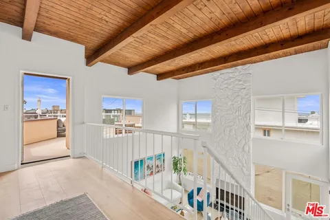 $1,549,000 | 16 Quarterdeck Street, Unit 301, Marina del Rey, CA 90292