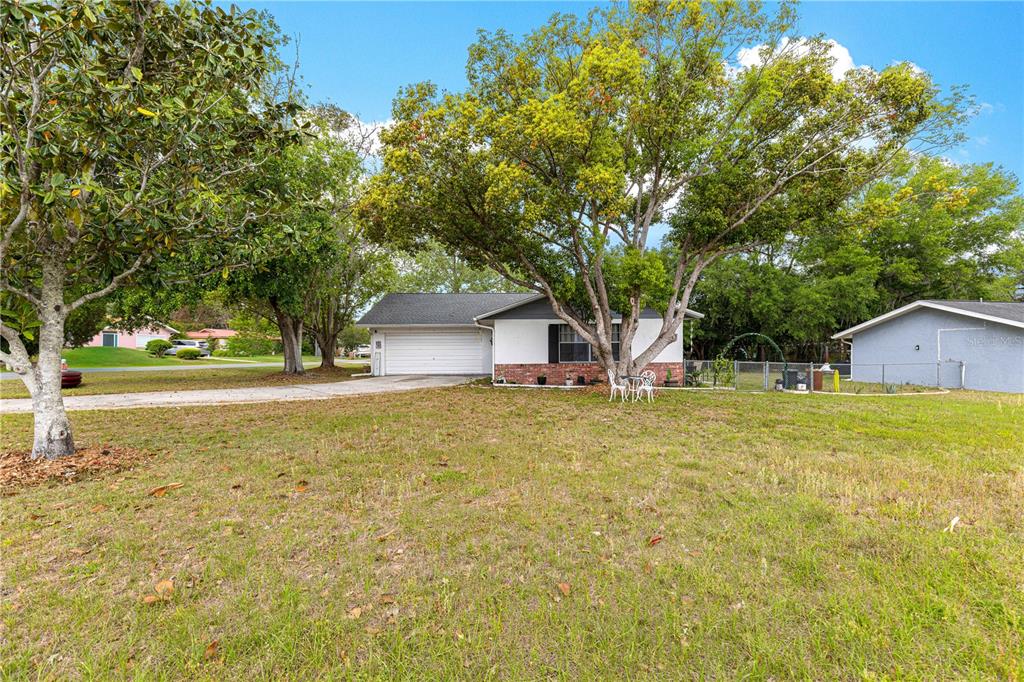 508 Emerald Road Ocala, FL 34472 - Photo 7 of 32 a front view of house with yard and trees
