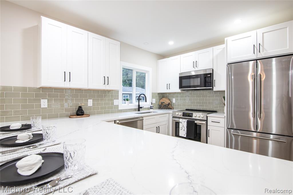 4577 Jerome Road Clarkston, MI 48346 - Photo 8 of 26