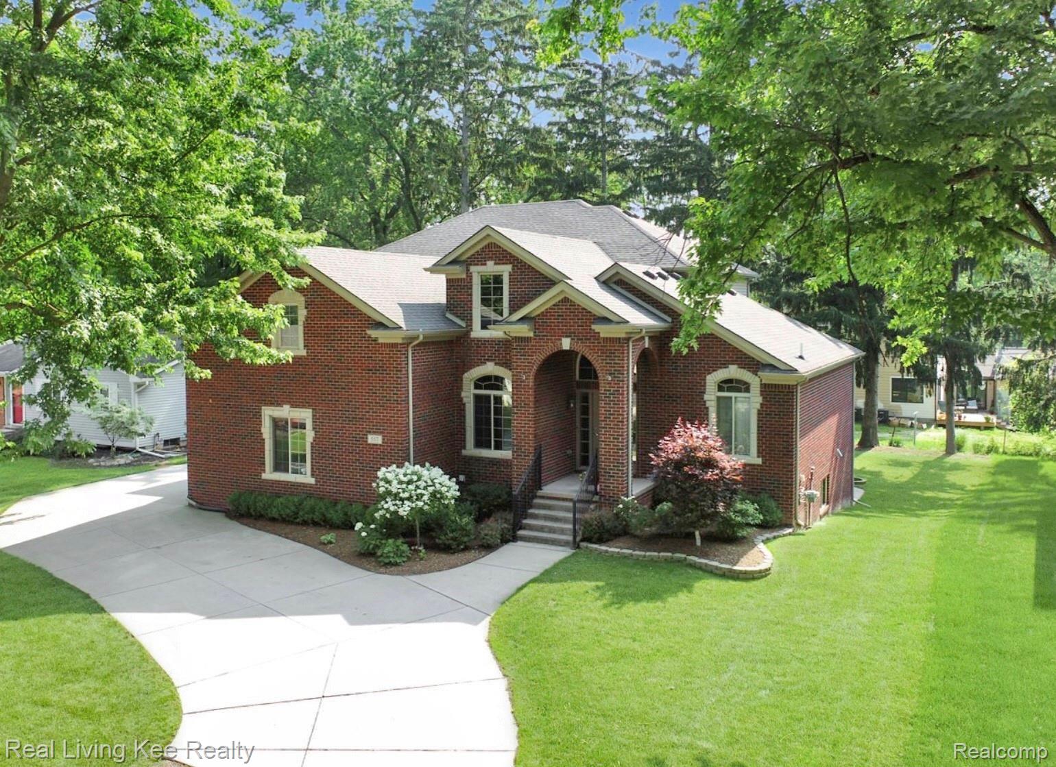 557 Curzon Road Rochester, MI 48307 - Photo 65 of 66 Great curb appeal!
