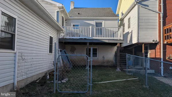 a view of a house with backyard and porch