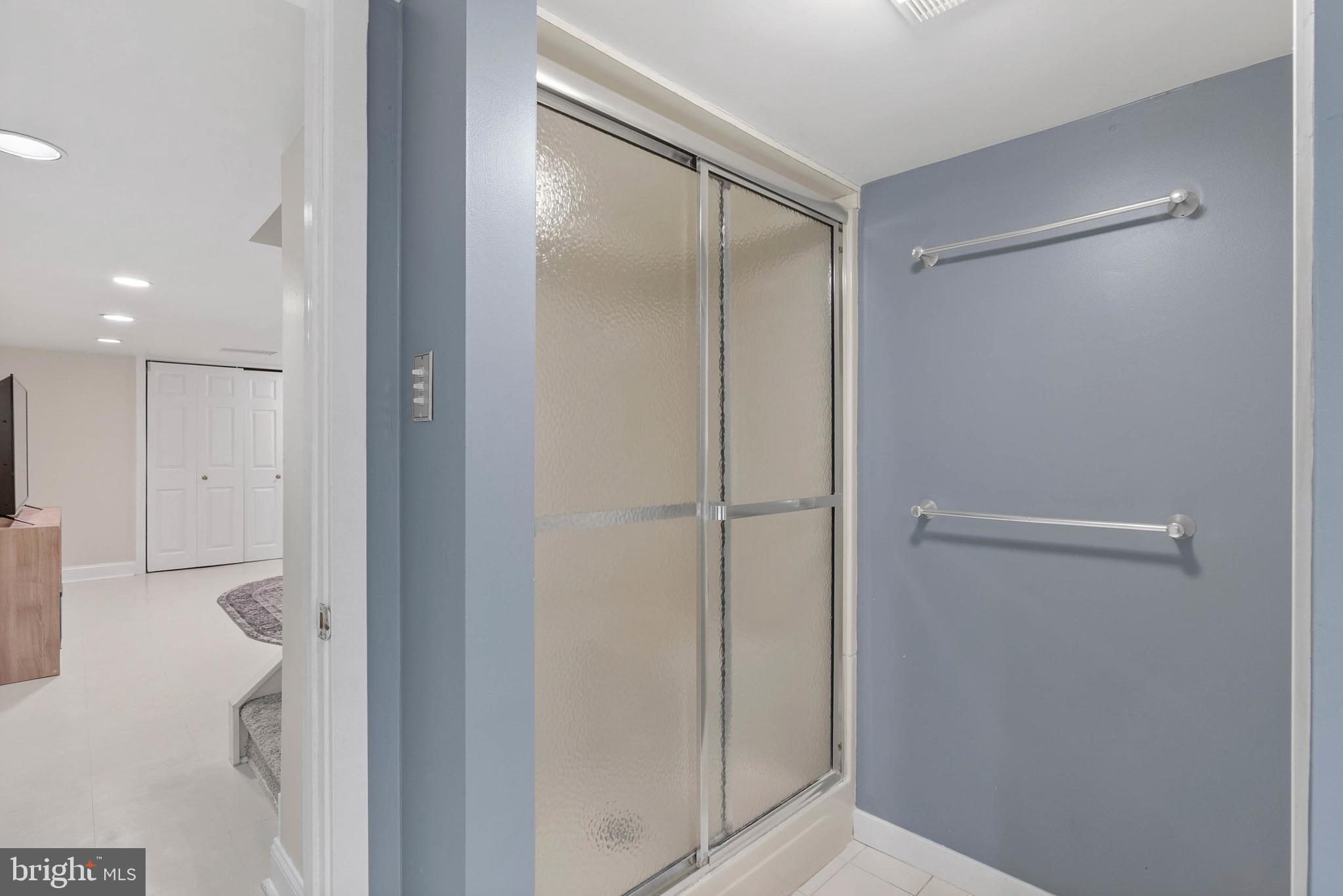 2546 Mansion Road Huntingdon Valley, PA 19006 - Photo 25 of 43 a bathroom with a shower and a toilet