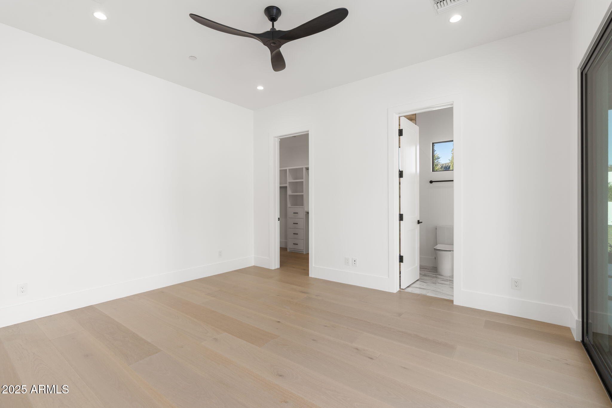4534 East Pebble Ridge Road Paradise Valley, AZ 85253 - Photo 58 of 60 an empty room with closet and a ceiling fan