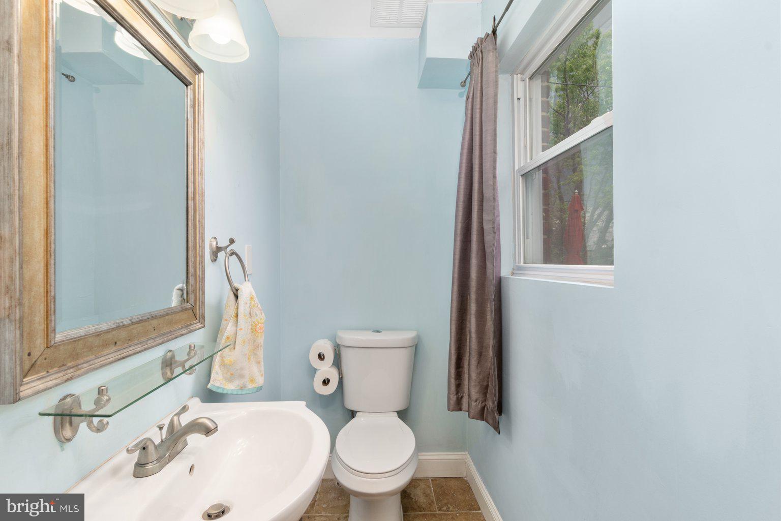3701 Elkader Road Baltimore, MD 21218 - Photo 14 of 38