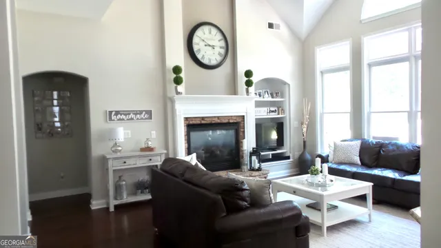 $2,095 | 206 Lake Forest Drive, Newnan, GA 30265